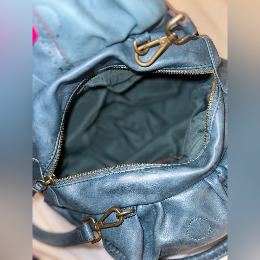 Time and Tru Cross body/handbag. - Picture 5 of 15